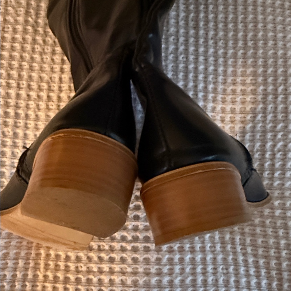Tory Burch Black and Tan Heeled Boots in size 7 - Picture 5 of 5